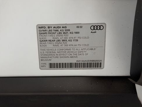 Used 2022 Audi e-tron Premium w/ Convenience Plus Package image 27