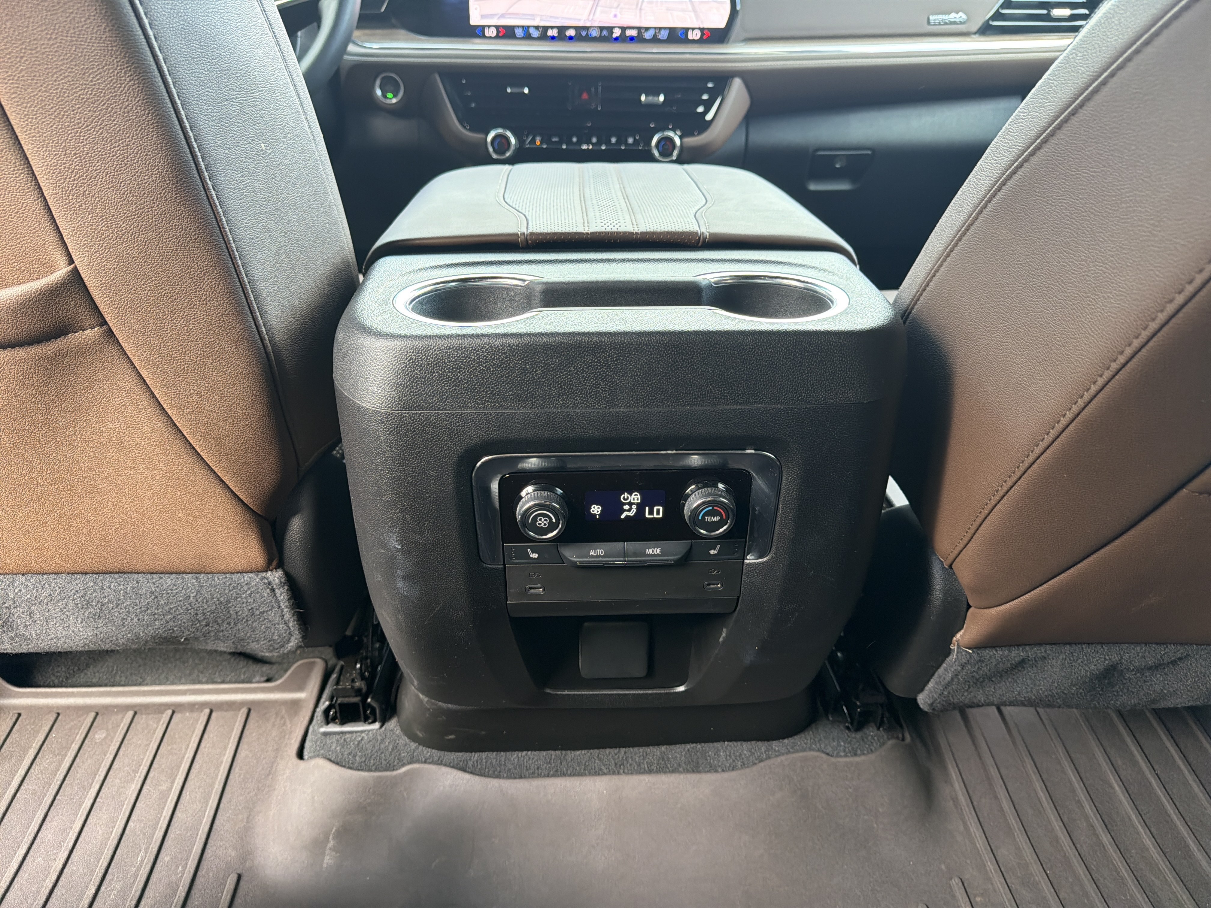 Used 2025 Chevrolet Suburban High Country w/ LPO, Get Active Package AWD/4WD image 29