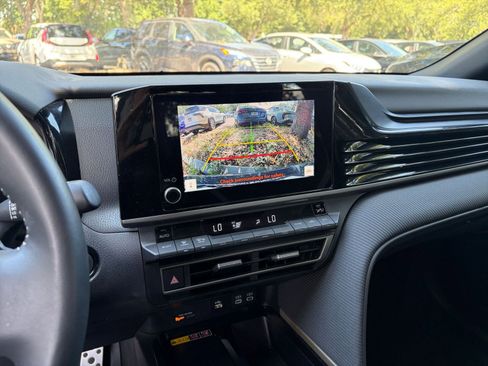Used 2025 Toyota Camry SE FWD image 17