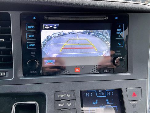 Used 2015 Toyota Sienna Limited Premium image 20