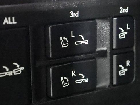 Used 2024 Lexus LX 600 4WD w/ Luxury Package image 17