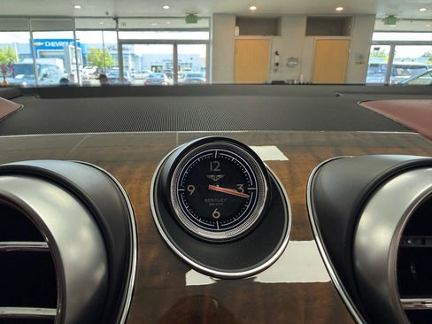 Used 2018 Bentley Bentayga Mulliner AWD/4WD image 16