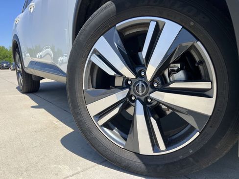 Used 2025 Nissan Rogue SL image 7