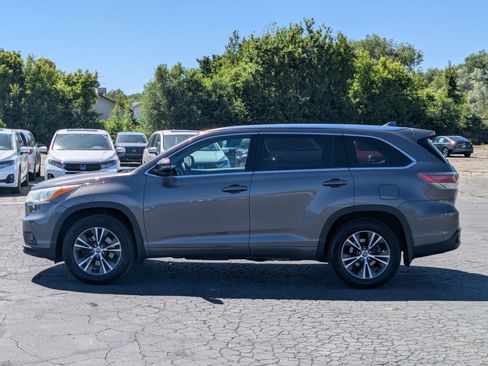 Used 2016 Toyota Highlander XLE AWD/4WD image 9