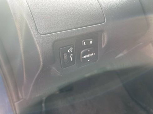 Used 2010 Toyota Yaris L image 15