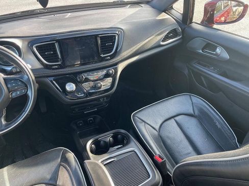 Used 2019 Chrysler Pacifica Limited w/ Advanced Safetytec Group FWD image 17