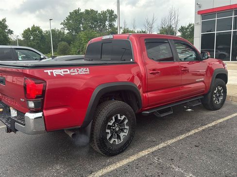 Used 2019 Toyota Tacoma TRD Off-Road AWD/4WD image 2