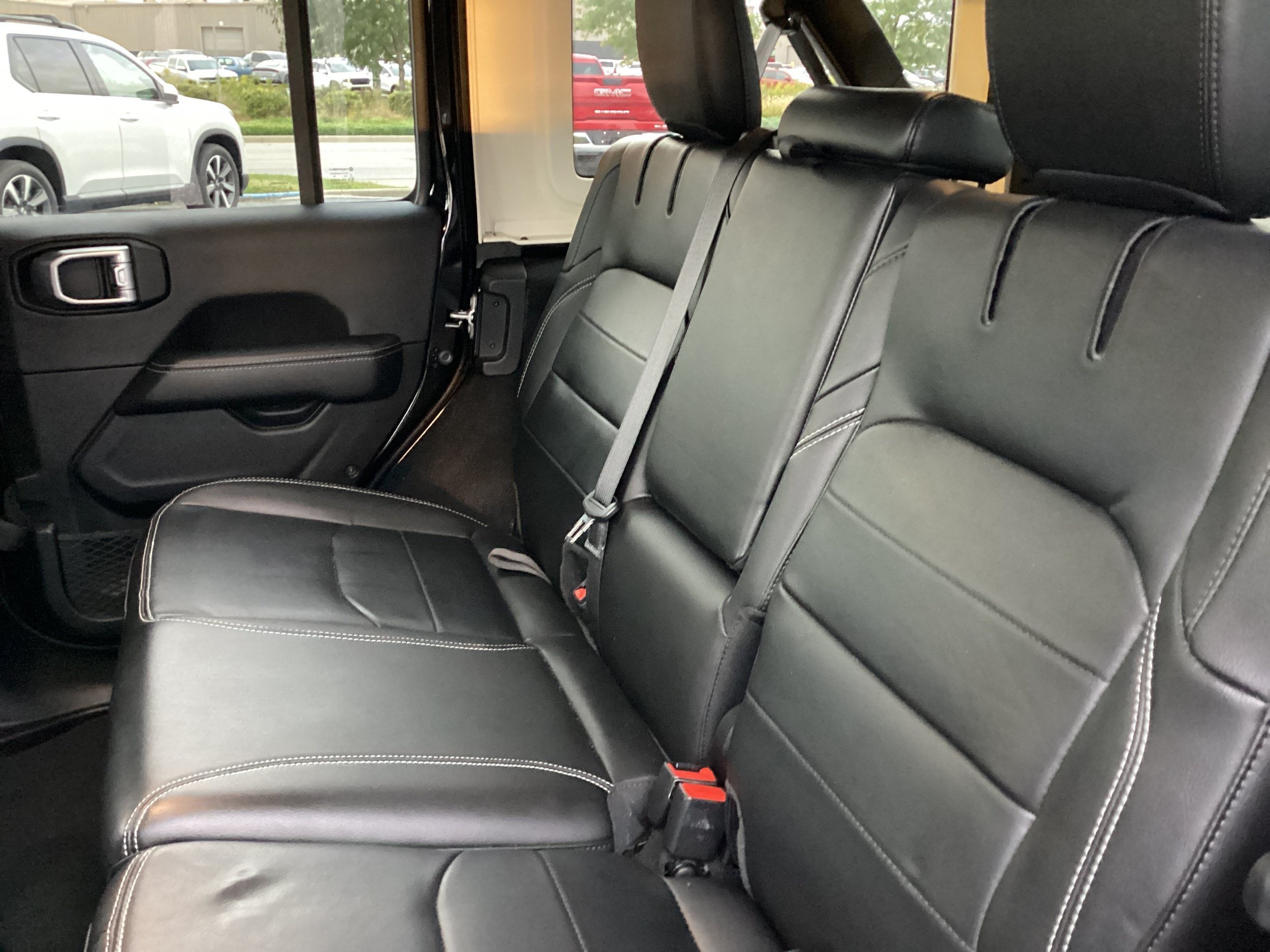 Used 2022 Jeep Wrangler Unlimited Sahara w/ Cold Weather Group AWD/4WD image 13
