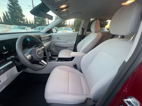 Used 2025 Hyundai Kona SEL image 27