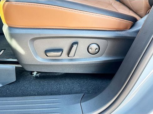 Used 2025 Nissan Pathfinder Platinum w/ Cargo Package image 18