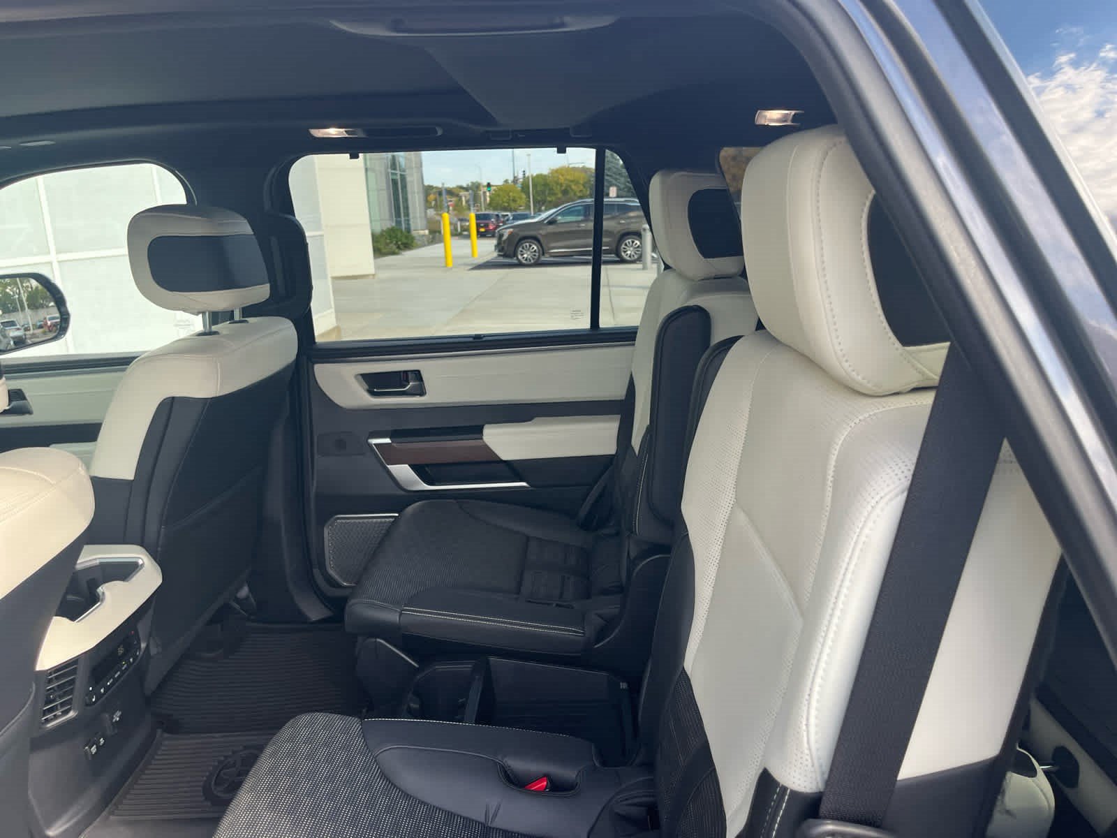 Used 2024 Toyota Sequoia Capstone AWD/4WD image 9