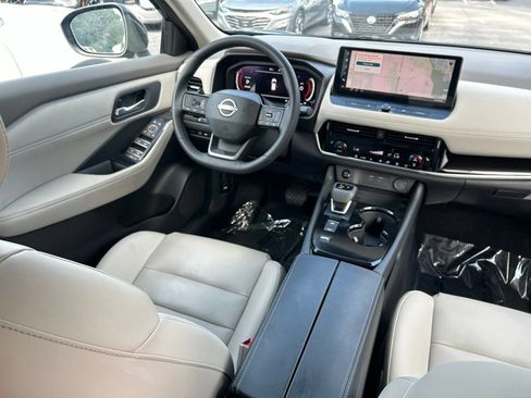 Certified 2025 Nissan Rogue SL FWD image 11