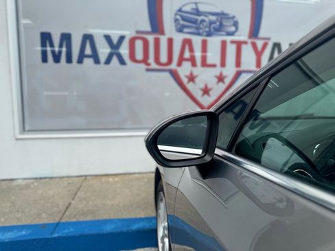 Used 2018 Chevrolet Cruze LT w/ Convenience Package FWD image 30