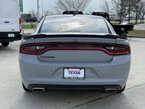 Used 2022 Dodge Charger SXT w/ Blacktop Package image 6