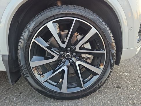 Used 2024 Volvo XC90 B6 Ultimate w/ Lounge Package image 10