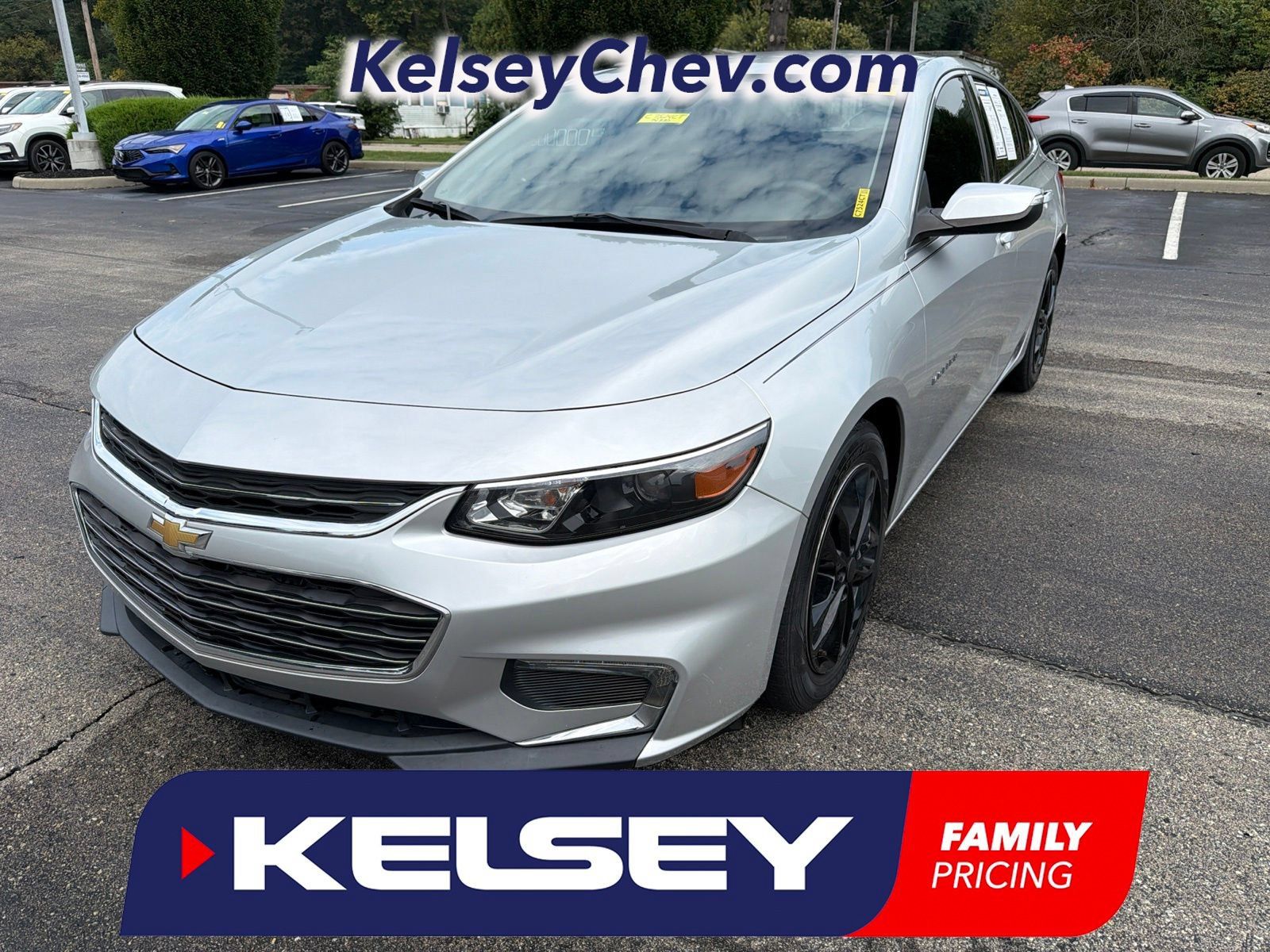 Used 2017 Chevrolet Malibu LT FWD image 1