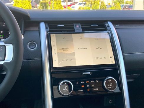 New 2025 Land Rover Discovery Dynamic SE image 6