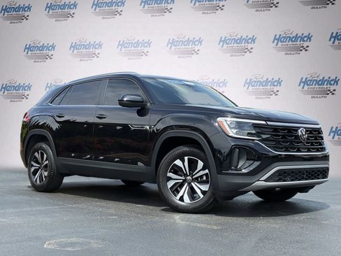Used 2025 Volkswagen Atlas Cross Sport SE FWD image 2