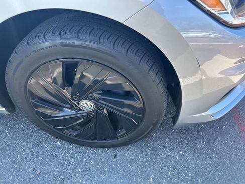 Used 2019 Volkswagen Jetta SEL Premium image 20