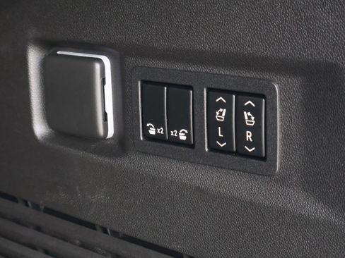 Used 2022 Chevrolet Tahoe RST w/ Luxury Package RWD image 27