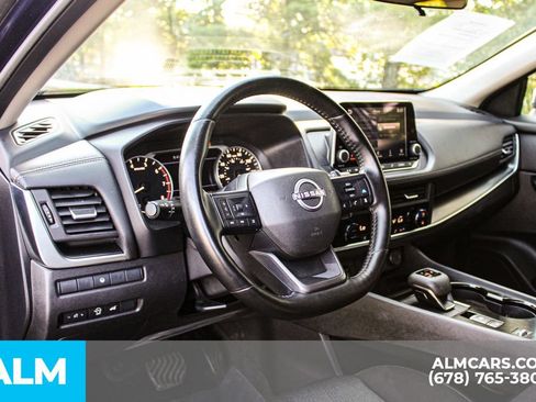 Used 2025 Nissan Rogue SV FWD image 32