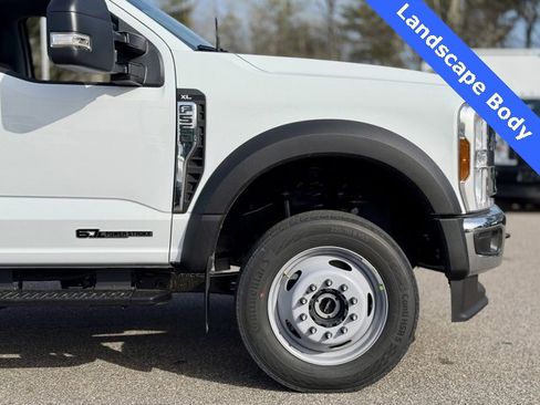 New 2025 Ford F550 4x4 Crew Cab Super Duty w/ XL Chrome Package image 2