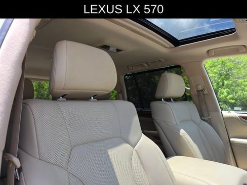 Used 2021 Lexus LX 570 4WD w/ Luxury Package image 11