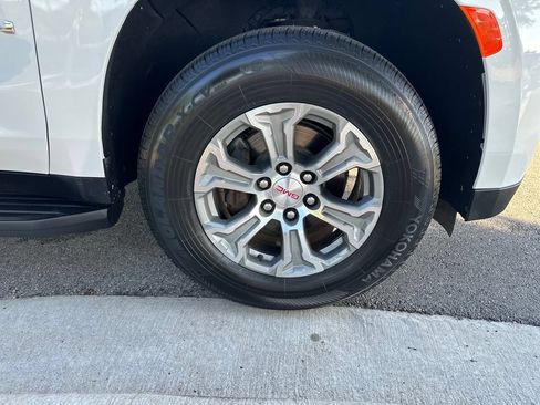 Used 2023 GMC Yukon XL SLE w/ Gmc Pro Safety Plus Package RWD image 18