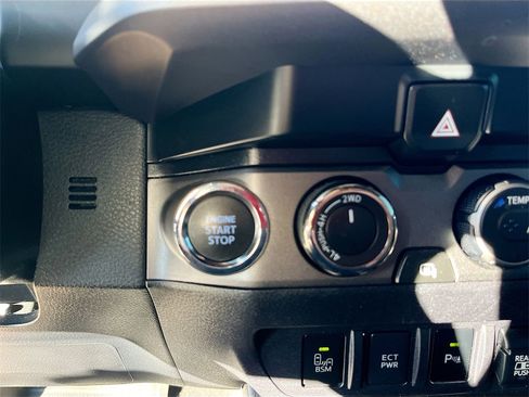 Used 2021 Toyota Tacoma TRD Off-Road image 32