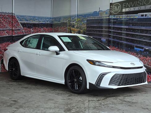 Certified 2026 Toyota Camry SE FWD image 1