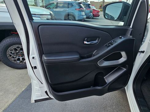 Used 2024 Nissan Frontier SV w/ SV Convenience Package image 14