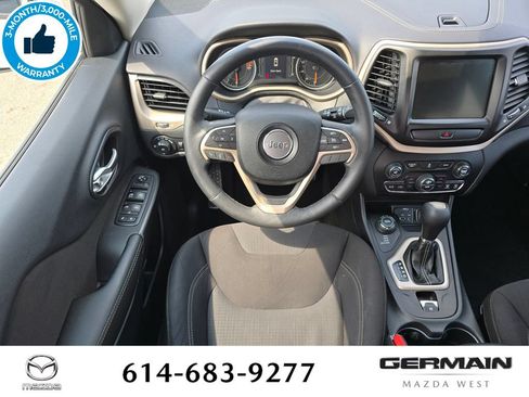 Used 2016 Jeep Cherokee Latitude w/ Comfort/Convenience Group AWD/4WD image 18