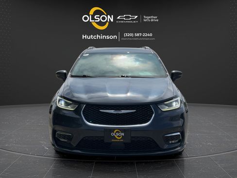 Used 2021 Chrysler Pacifica Touring-L FWD image 16
