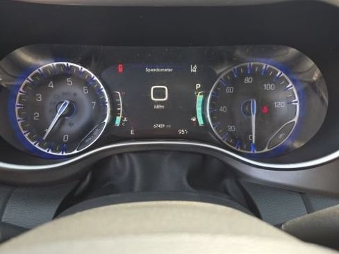 Used 2024 Chrysler Pacifica Touring-L FWD image 14