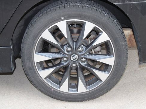 Used 2019 Nissan Sentra SR image 25