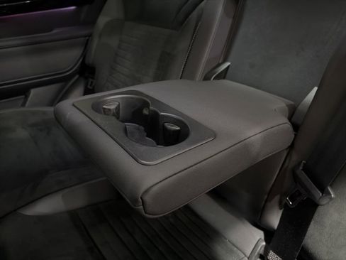 Used 2021 Land Rover Discovery S image 34