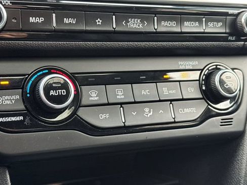 Used 2022 Kia Niro EX Premium image 27