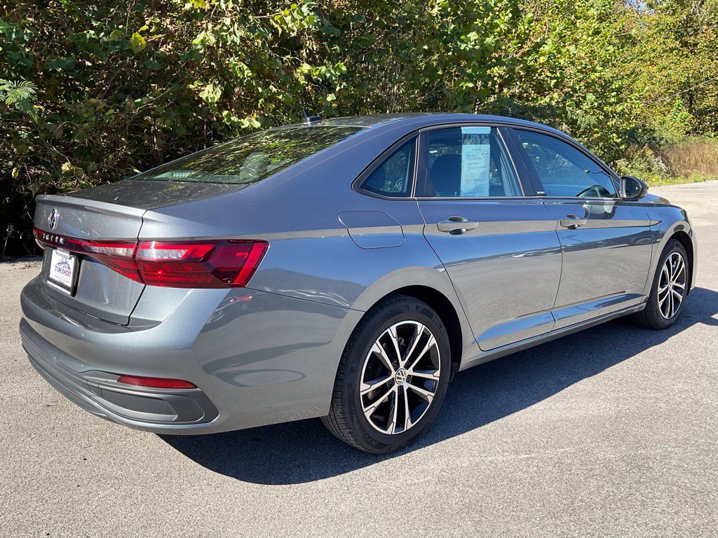 Used 2025 Volkswagen Jetta Sport FWD image 6