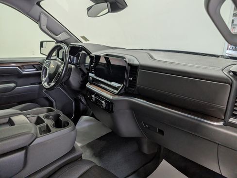 Used 2022 Chevrolet Silverado 1500 LT AWD/4WD image 19