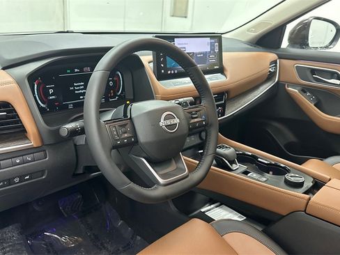 Used 2026 Nissan Rogue Platinum w/ Platinum Premium Package image 18