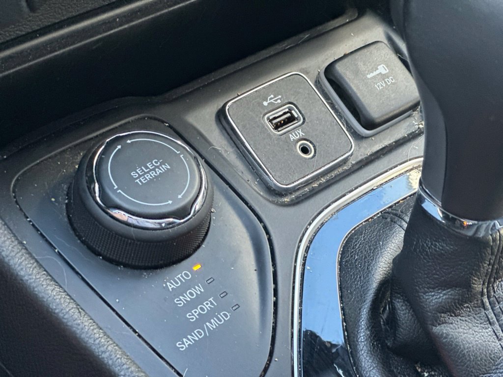 Used 2019 Jeep Cherokee Limited AWD/4WD image 26