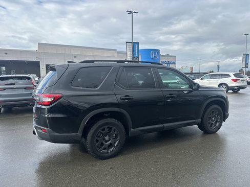 Used 2025 Honda Pilot TrailSport image 3