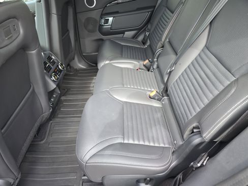 Certified 2025 Land Rover Discovery S image 17