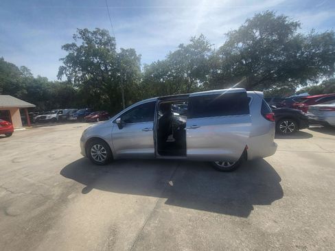 Used 2017 Chrysler Pacifica Touring w/ Tire & Wheel Group FWD image 56