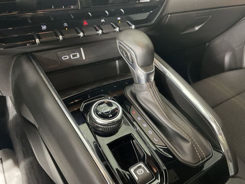 Used 2025 GMC Canyon AT4 image 16