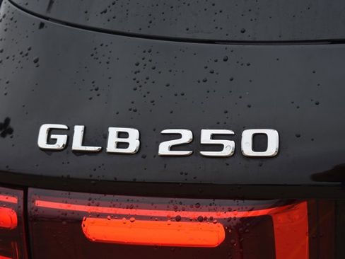 Used 2024 Mercedes-Benz GLB 250 image 7