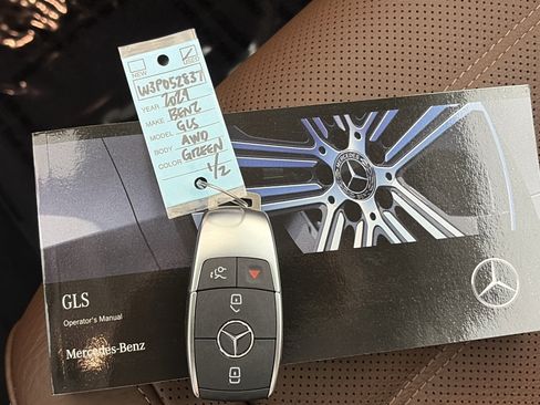 Used 2024 Mercedes-Benz GLS 450 4MATIC image 43