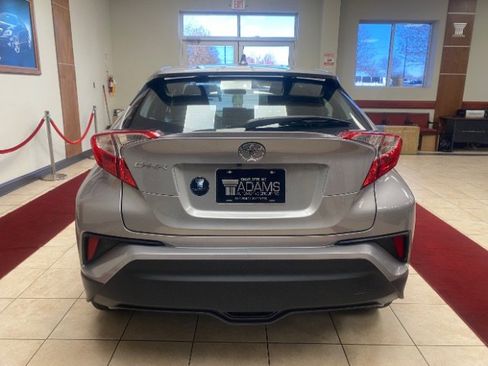 Used 2020 Toyota C-HR LE image 4