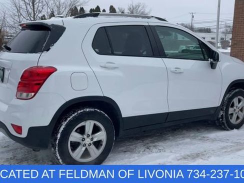 Certified 2022 Chevrolet Trax LT w/ LT Convenience Package image 8