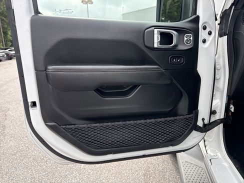 Used 2021 Jeep Gladiator Overland image 11